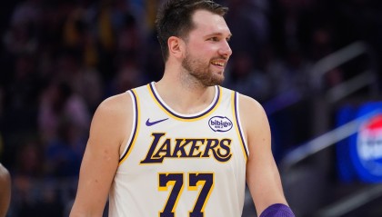 开云-稳是很稳！东契奇22中10得27分10板7助1帽 7失误&amp;抱怨太多是瑕疵