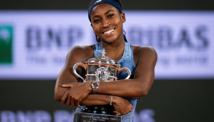 开云APP-辛纳与高芙揭秘球员更衣室的趣事：有内耗、有尴尬、也有娱乐八卦