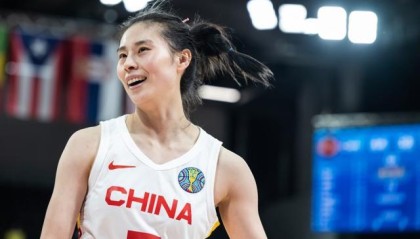 kaiyun-强势防守助女篮锁定小组第二！淘汰赛抽签稳赚不赔