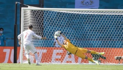 kaiyun-5球大胜西班牙前锋进球难还是无解