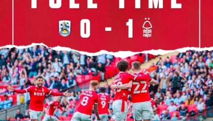 开云体育下载-冲超成功后差点回不了家:诺丁汉球迷被堵伦敦车站